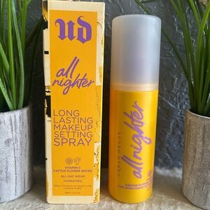 Urban Decay All Nighter Long-Lasting Setting Spray Hydrating Vitamin C & Cactus